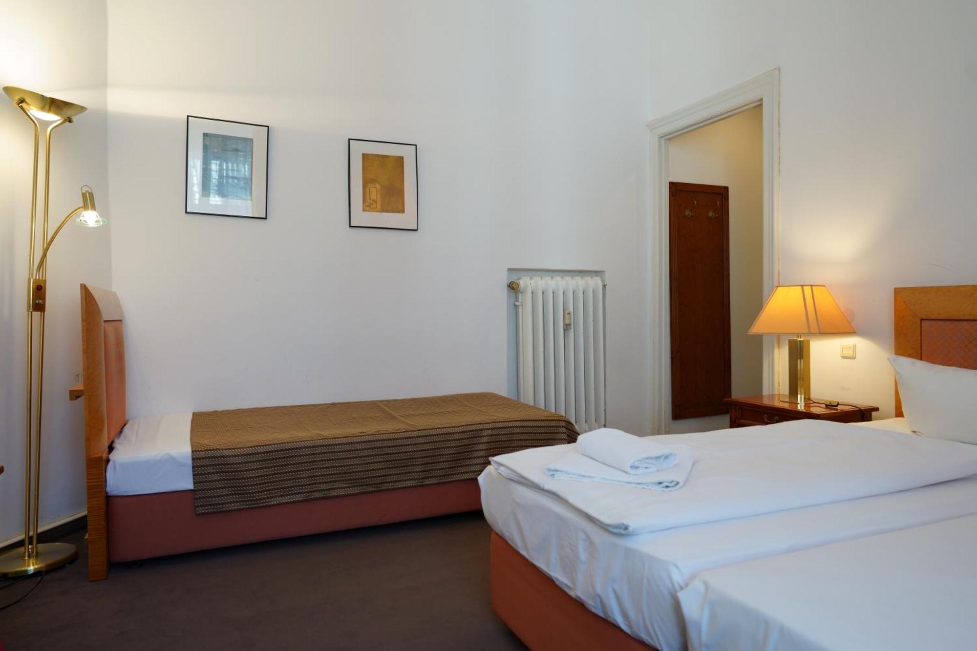 Ambert Hotel 3*