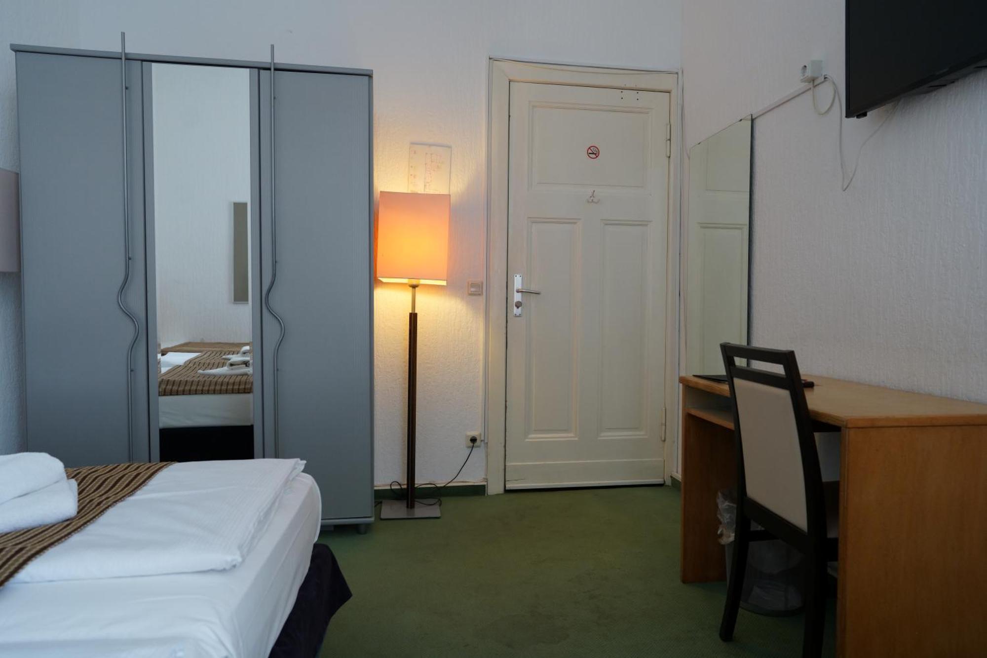 Ambert Hotel 3*