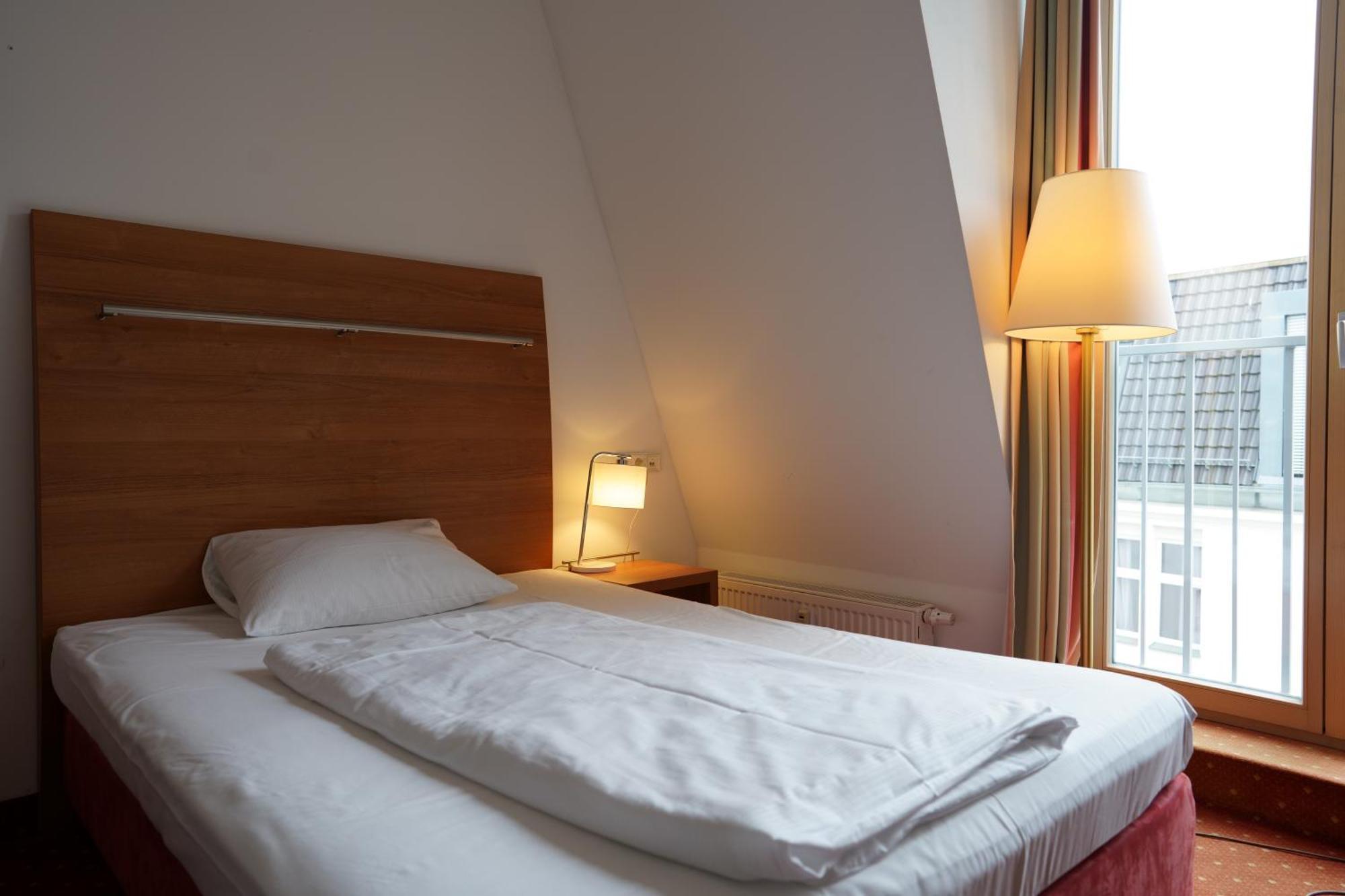 Ambert Hotel 3*